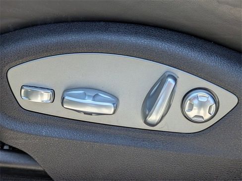 Used 2021 Porsche Macan image 22