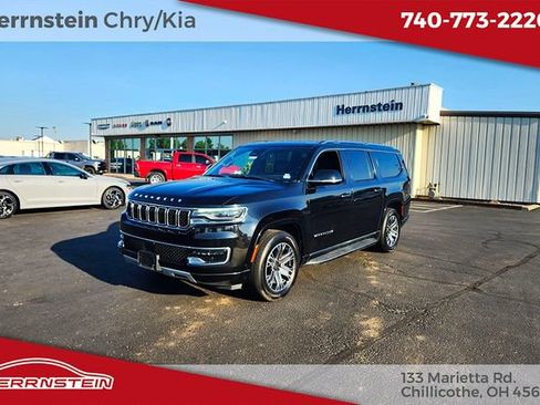 Used 2024 Jeep Wagoneer L Series II w/ Flexible Seating Group AWD/4WD image 3