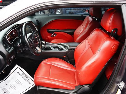 Used 2015 Dodge Challenger R/T Plus RWD image 10