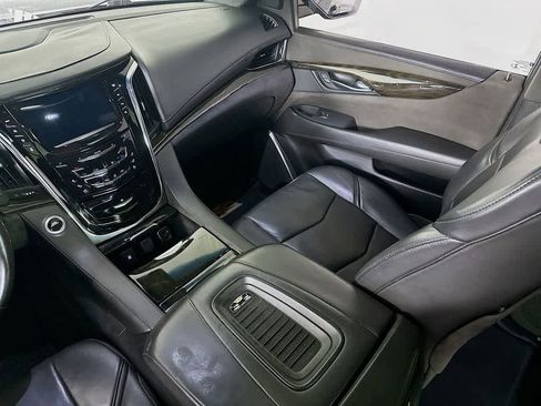 Used 2018 Cadillac Escalade Platinum image 11