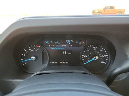 Used 2022 Ford E-350 and Econoline 350 Super Duty image 23