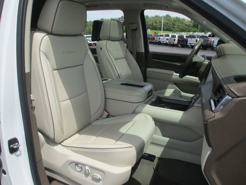 Used 2021 GMC Yukon XL Denali w/ Denali Ultimate Package AWD/4WD image 26