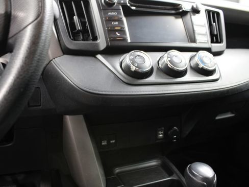 Used 2016 Toyota RAV4 LE AWD/4WD image 45