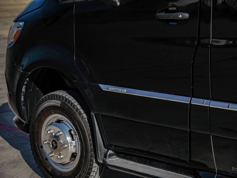 Used 2022 Mercedes-Benz Sprinter 3500 image 28