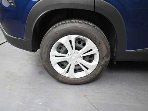 Used 2024 Chevrolet Trax LS FWD image 46