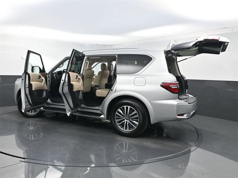 Used 2024 Nissan Armada SL w/ Captain's Chairs Package image 41