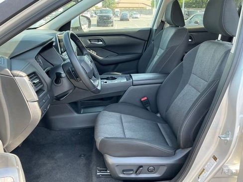 Used 2025 Nissan Rogue SV FWD image 14