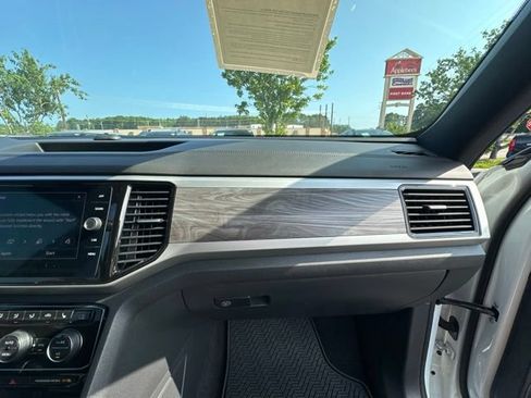 Used 2023 Volkswagen Atlas Cross Sport SE FWD image 16