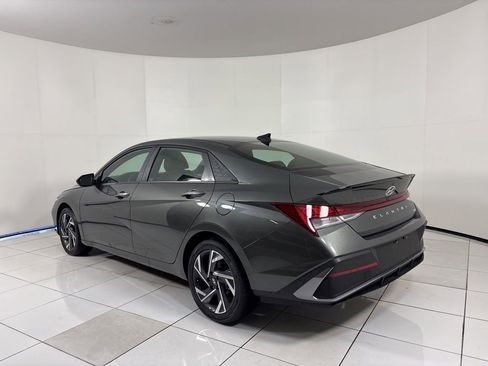 New 2025 Hyundai Elantra SEL FWD image 3