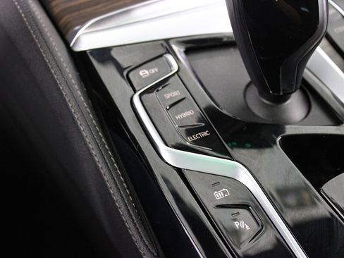 Used 2023 BMW 530e w/ M Sport Package image 26