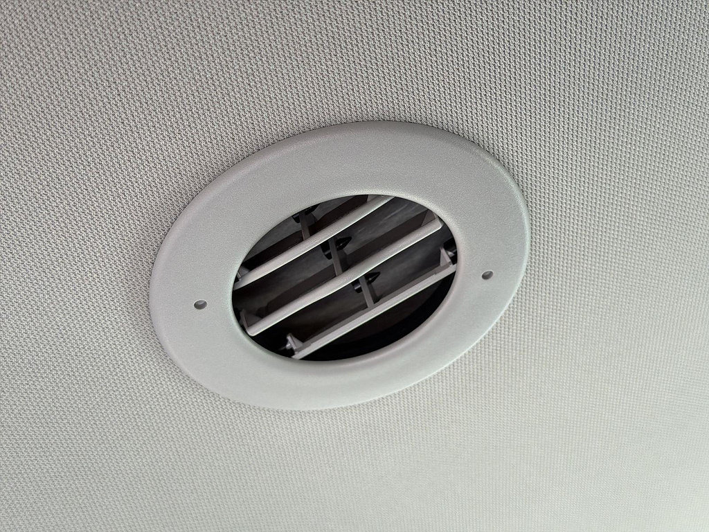 Used 2023 GMC Acadia SLE FWD image 19