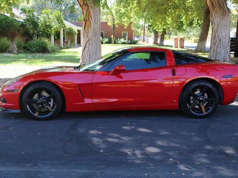 Used 2007 Chevrolet Corvette Coupe w/ Preferred Equipment Group RWD image 2