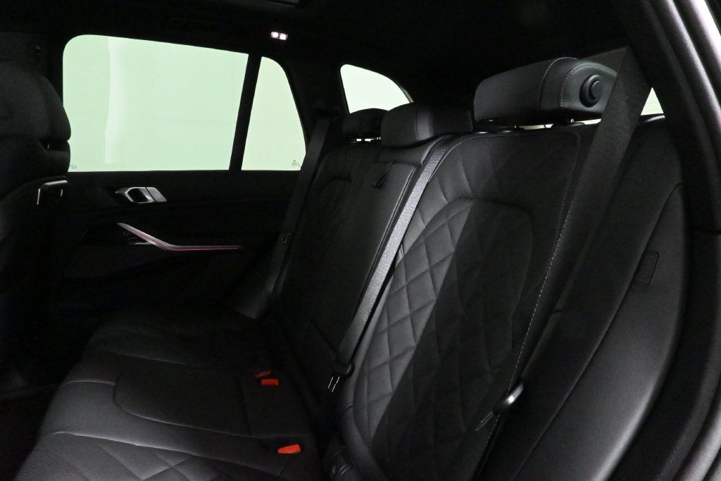 Used 2026 BMW X5 xDrive50e w/ M Sport Package AWD/4WD image 4