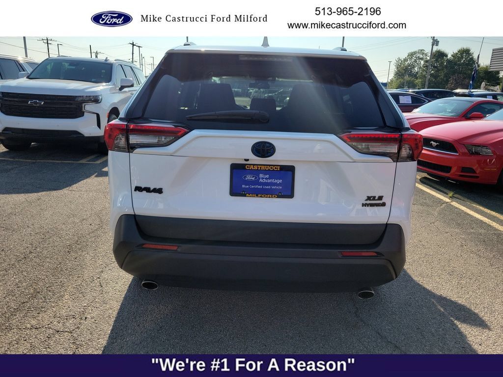Used 2024 Toyota RAV4 XLE w/ Convenience Package AWD/4WD image 4