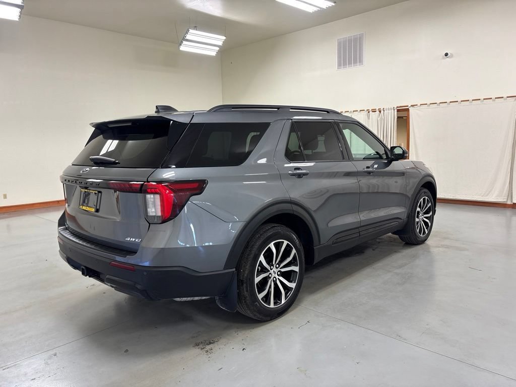 Used 2025 Ford Explorer ST-Line AWD/4WD image 8