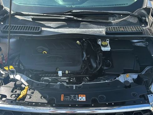 Used 2018 Ford Escape SE w/ SE Sync 3 Package FWD image 3