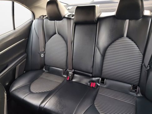 Used 2020 Toyota Camry SE image 21