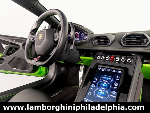 Used 2021 Lamborghini Huracan EVO image 31