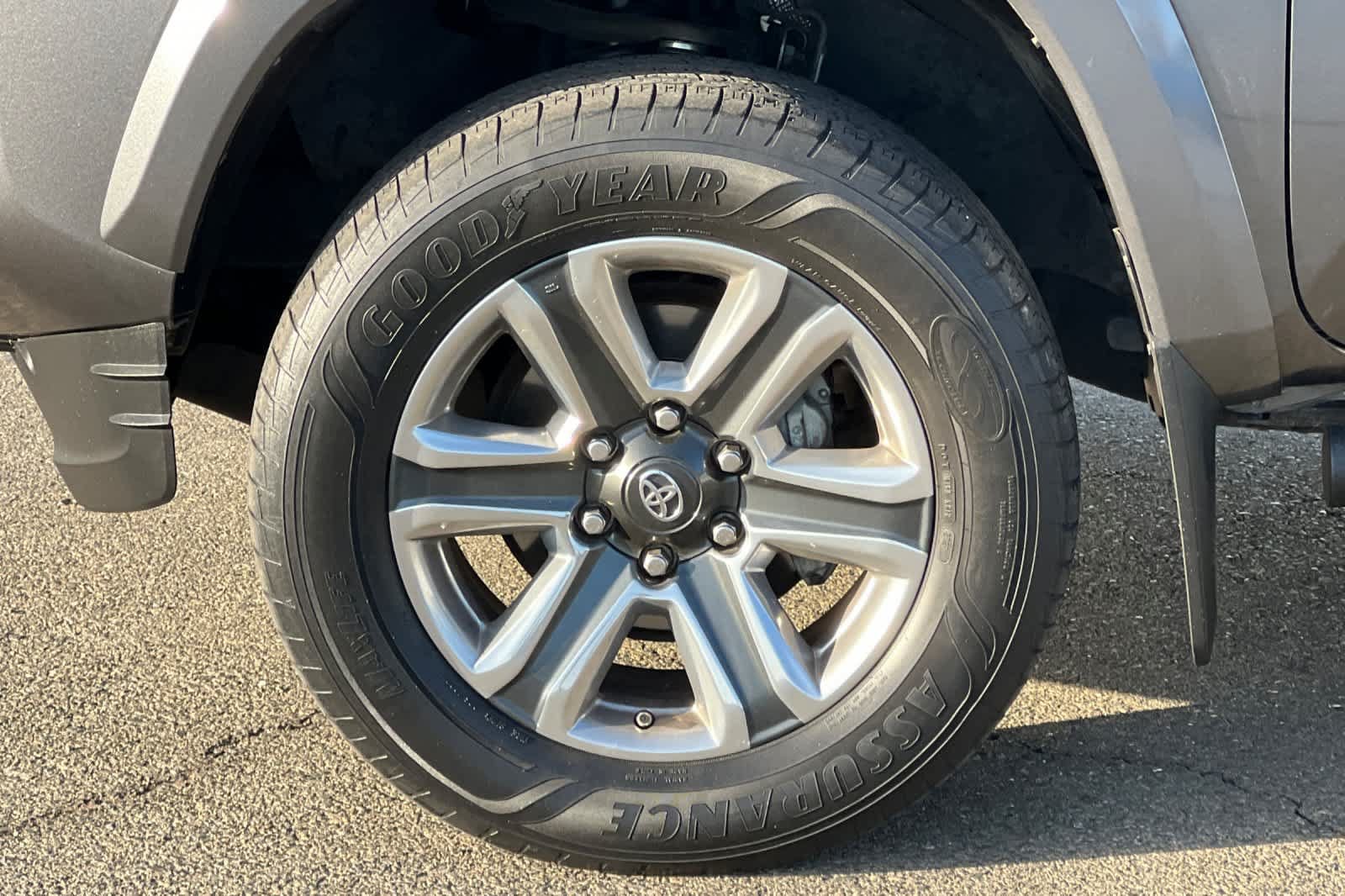 Used 2016 Toyota Tacoma Limited w/ Towing Package RWD image 13