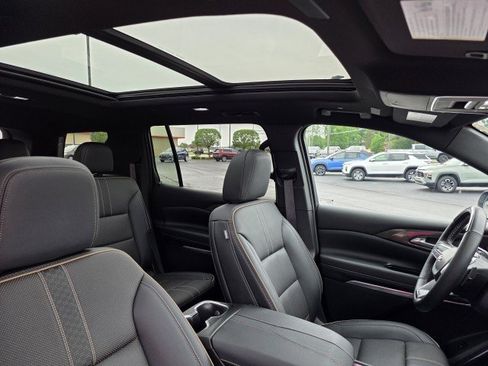 Used 2026 Chevrolet Traverse High Country w/ LPO, Floor Liner Package AWD/4WD image 2