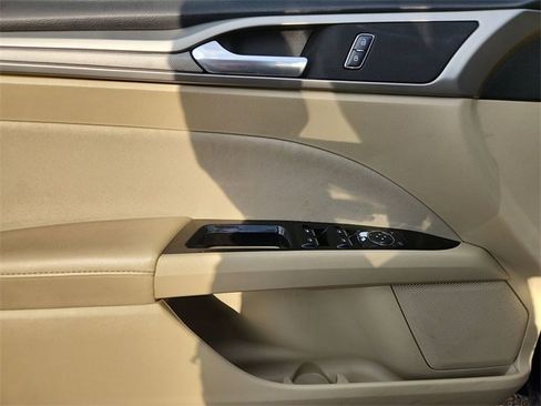 Used 2016 Ford Fusion SE image 20