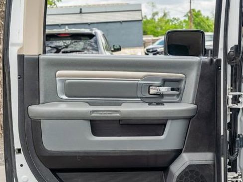 Used 2017 RAM 2500 SLT image 31