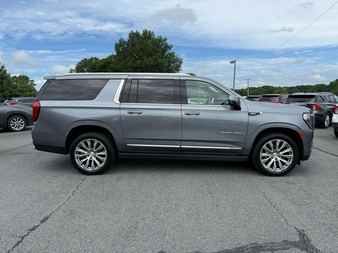 Used 2022 GMC Yukon XL Denali AWD/4WD image 7
