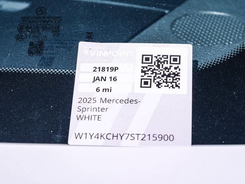 Used 2025 Mercedes-Benz Sprinter 2500 image 32