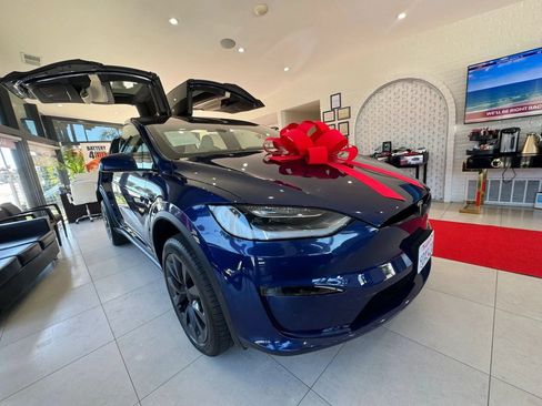 Used 2022 Tesla Model X AWD/4WD image 3