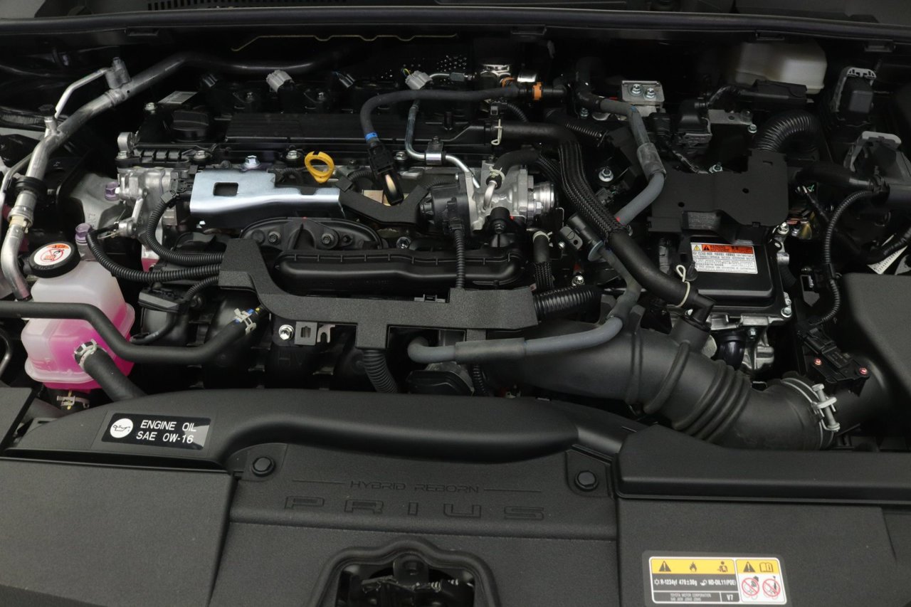 Used 2024 Toyota Prius XLE FWD image 24