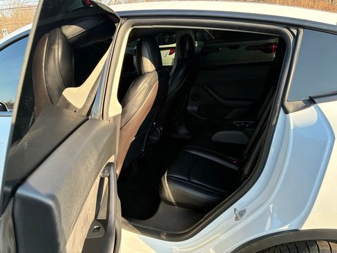 Used 2021 Tesla Model Y Long Range image 23