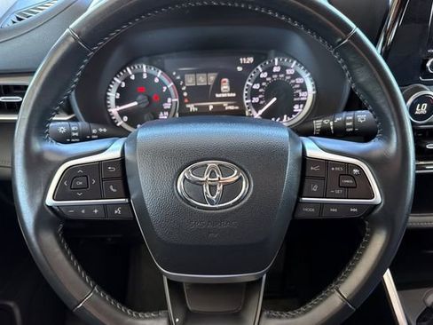 Used 2023 Toyota Highlander LE image 31