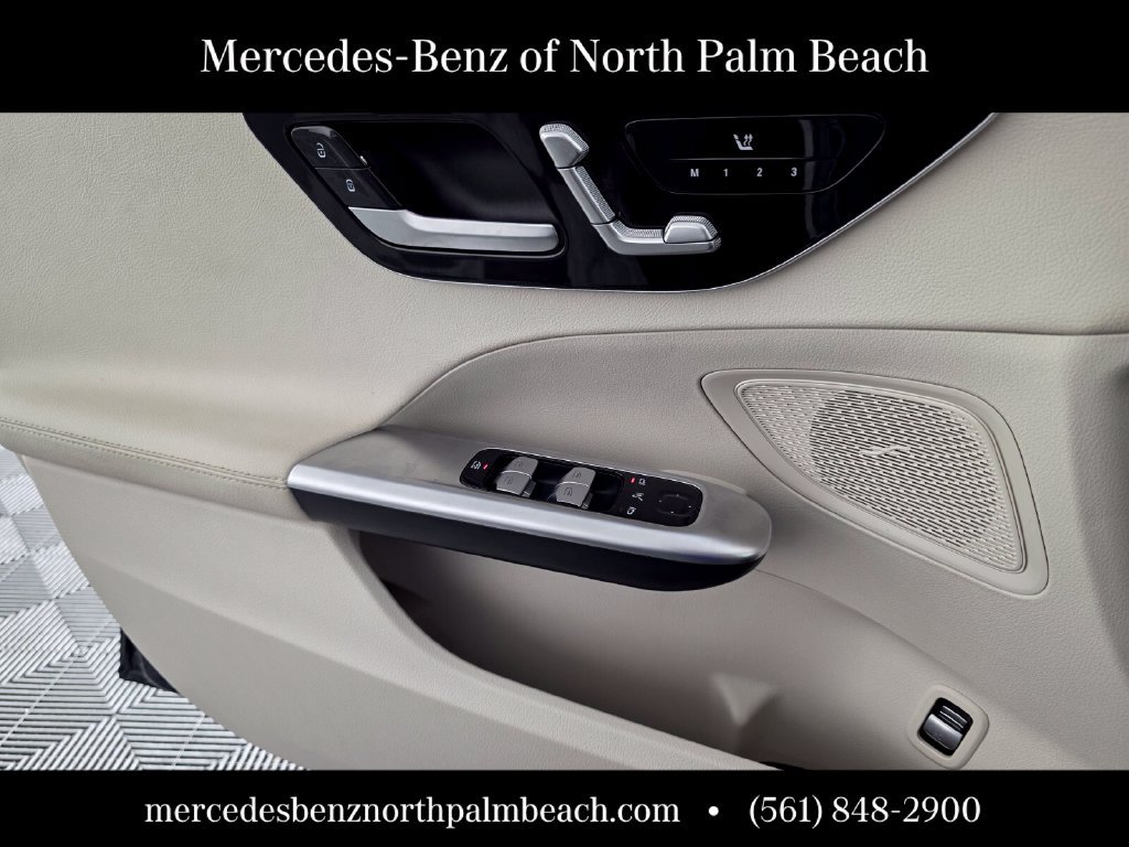 Used 2023 Mercedes-Benz C 300 Sedan image 18