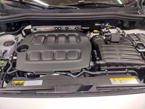 New 2026 Volkswagen Tiguan SEL R-Line image 8