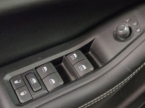 Used 2023 Jeep Grand Cherokee L Laredo image 27