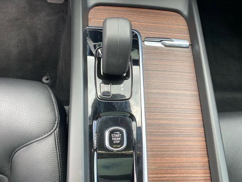Used 2022 Volvo XC60 B5 Momentum AWD/4WD image 12