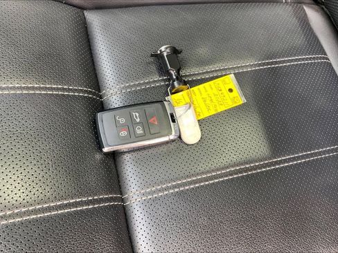Used 2023 Land Rover Range Rover Velar R-Dynamic S AWD/4WD image 29