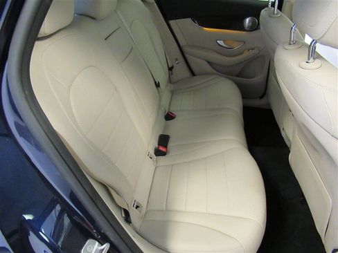 Used 2017 Mercedes-Benz GLC 300 4MATIC image 32