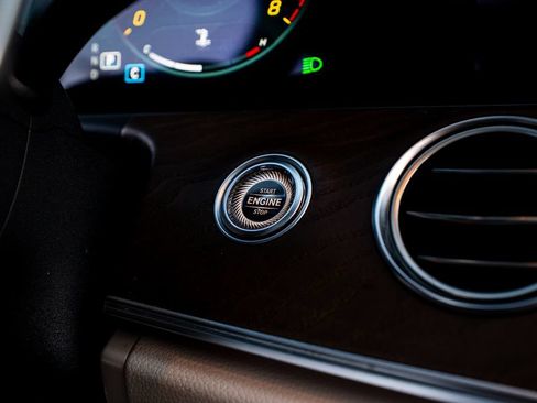 Used 2021 Mercedes-Benz E 350 Sedan image 25