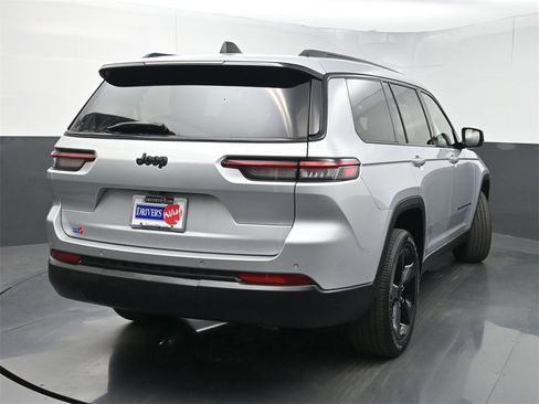 Used 2023 Jeep Grand Cherokee L Laredo image 44