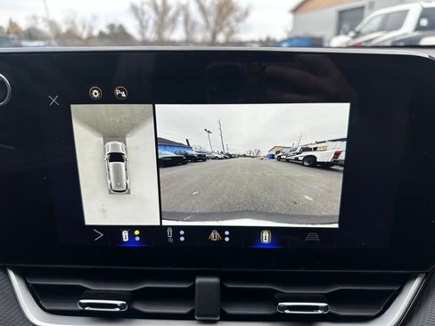 Used 2025 Chevrolet Equinox LT w/ Convenience Package II image 12