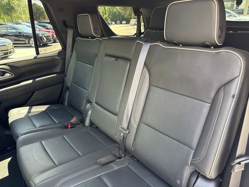 Used 2022 GMC Yukon SLT w/ SLT Premium Package image 14