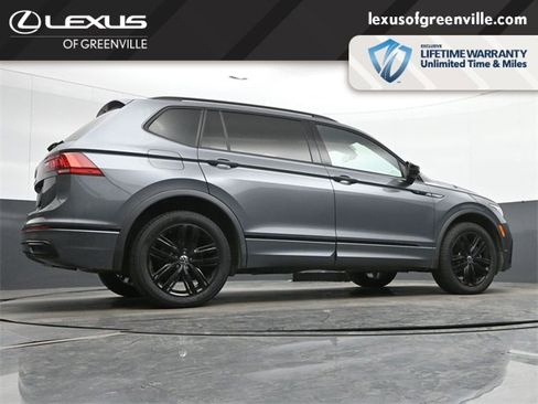 Used 2022 Volkswagen Tiguan SE R-Line image 37