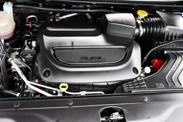 Used 2025 Chrysler Pacifica Limited FWD image 28