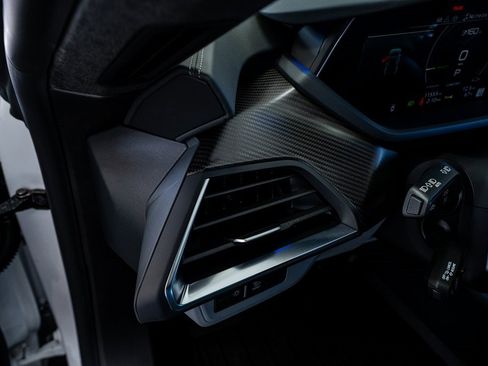 Used 2024 Audi e-tron GT Prestige image 36