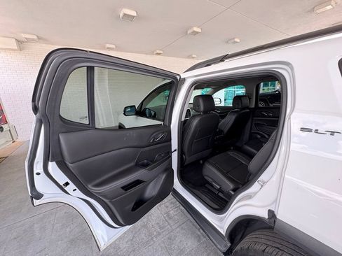 Used 2023 GMC Acadia SLT w/ Elevation Edition FWD image 19
