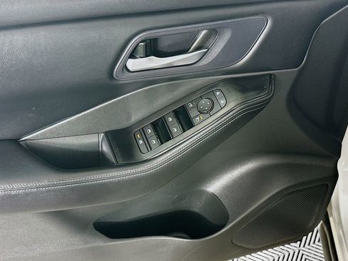 Used 2024 Nissan Rogue SV image 24