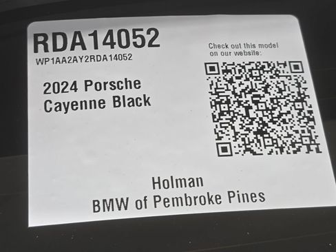 Used 2024 Porsche Cayenne AWD/4WD image 32
