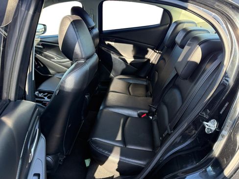 Used 2020 Toyota Yaris XLE image 16