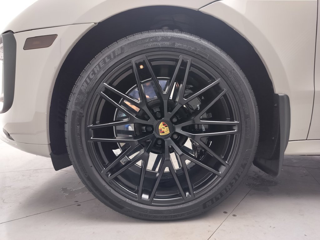 Used 2023 Porsche Macan GTS AWD/4WD image 28
